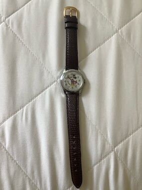 vintage 1970s Bradley Swiss-made Mickey Mouse watch needs new battery!